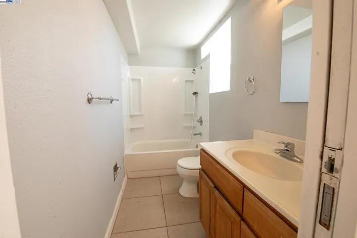 7800 Lockwood St, Oakland, California 94621