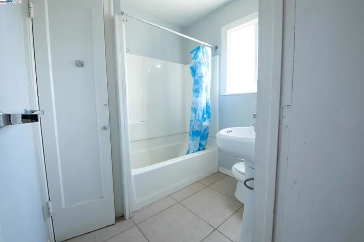 7800 Lockwood St, Oakland, California 94621