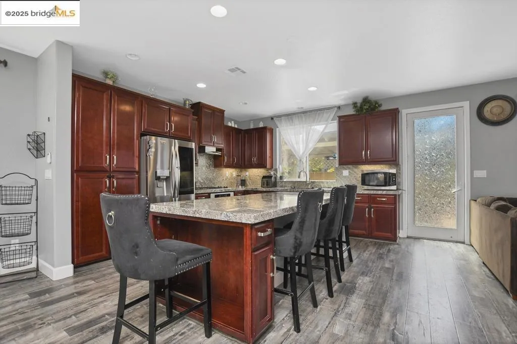 25 Solitude Ct, Oakley, California 94561 home-pic-9