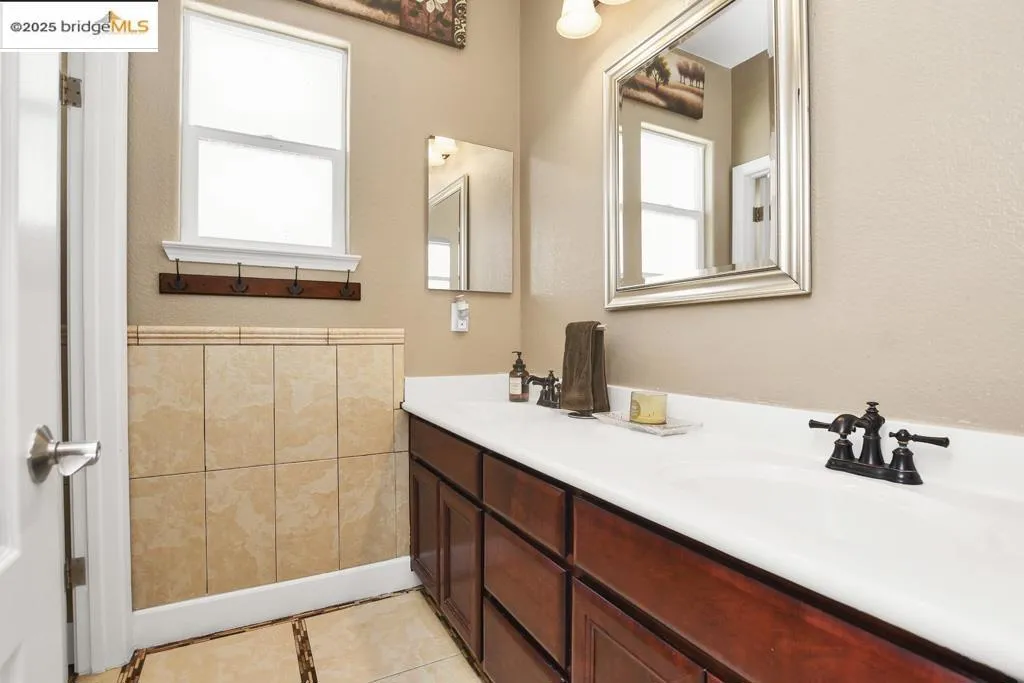 25 Solitude Ct, Oakley, California 94561 home-pic-28