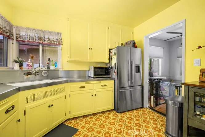 6016 Sugarwood Street, Lakewood, California 90713