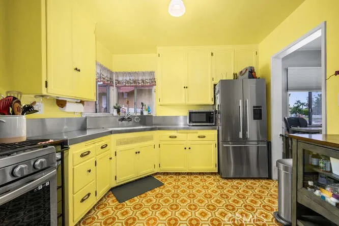 6016 Sugarwood Street, Lakewood, California 90713