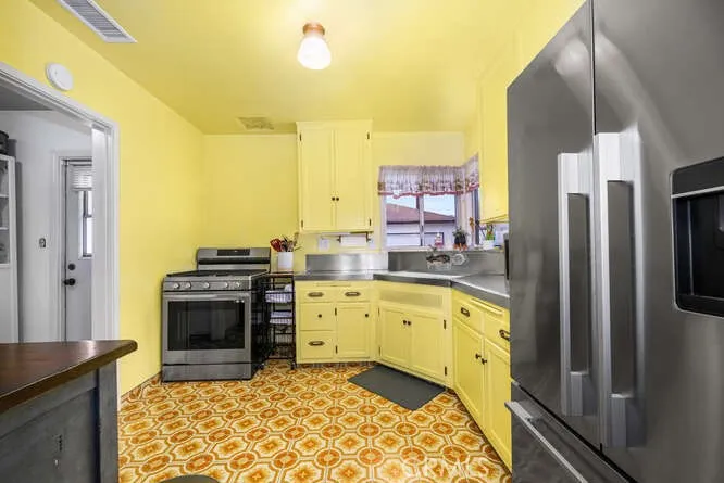 6016 Sugarwood Street, Lakewood, California 90713
