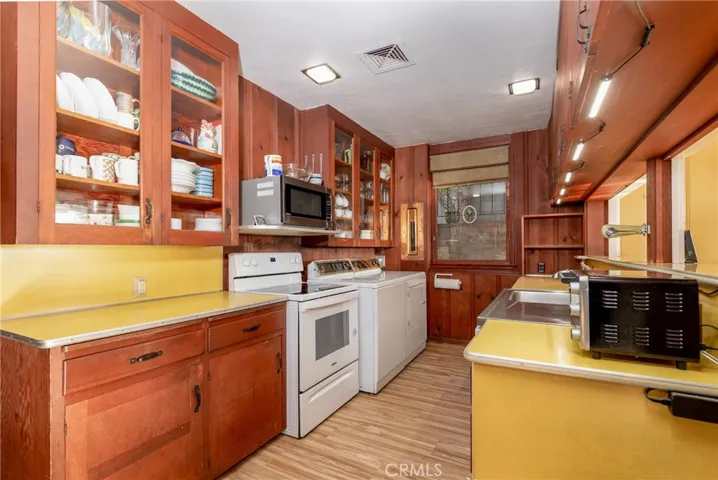 4899 Glenwood Drive, Riverside, California 92501