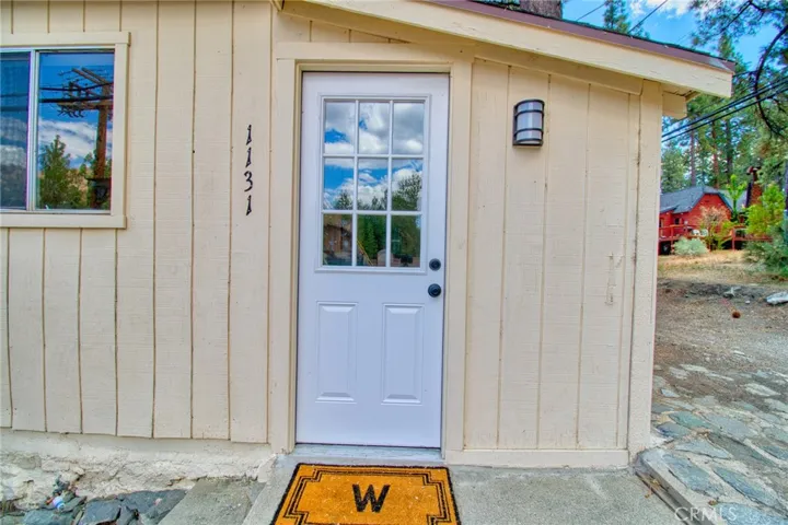1131 Apple Avenue, Wrightwood, California 92397