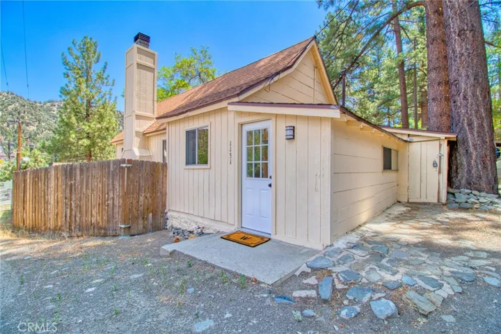 1131 Apple Avenue, Wrightwood, California 92397