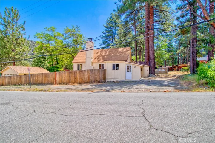 1131 Apple Avenue, Wrightwood, California 92397