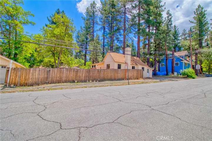1131 Apple Avenue, Wrightwood, California 92397