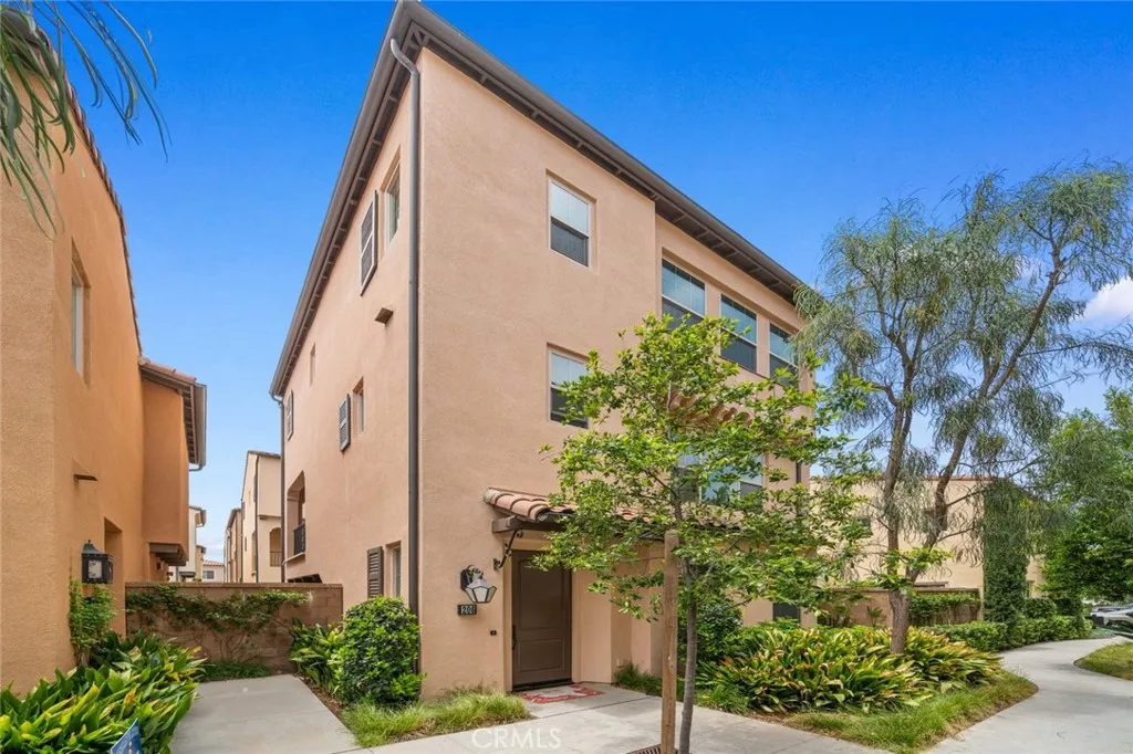 206 Milky Way, Irvine, California 92618, 3 Bedrooms Bedrooms, ,4 BathroomsBathrooms,Residential,For Sale,Milky Way,OC25126383