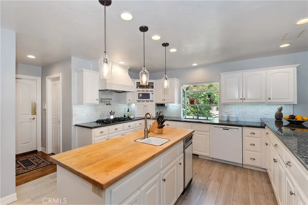 27781 St Bernard Lane, Lake Arrowhead, California 92352 home-pic-8