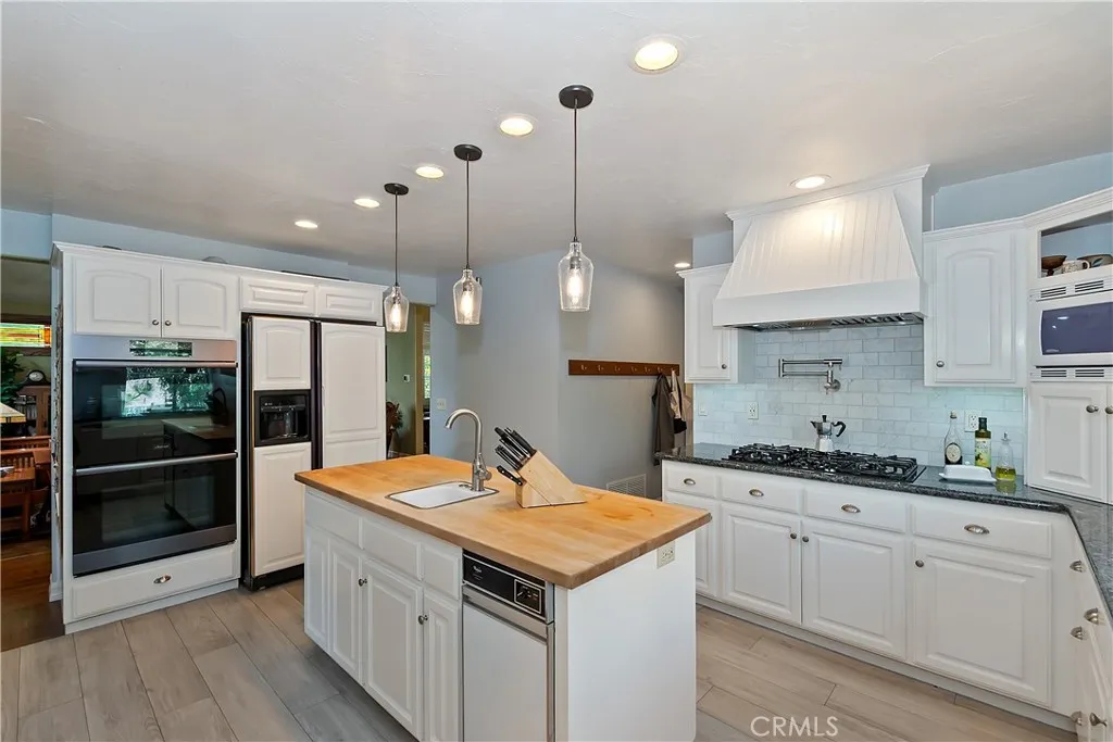 27781 St Bernard Lane, Lake Arrowhead, California 92352 home-pic-9
