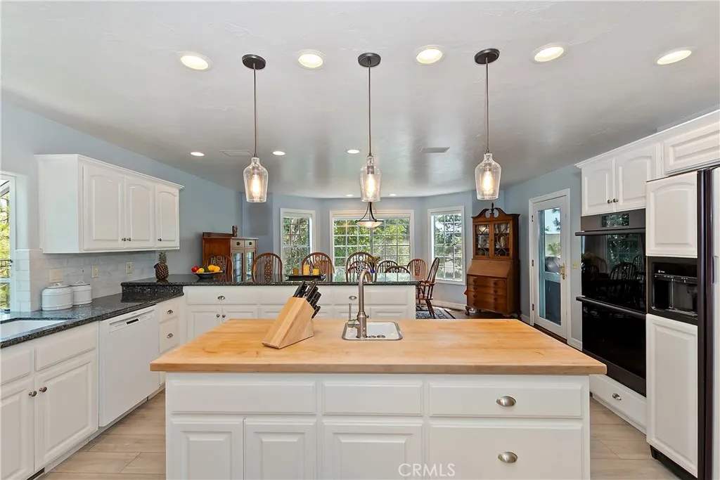 27781 St Bernard Lane, Lake Arrowhead, California 92352 home-pic-11