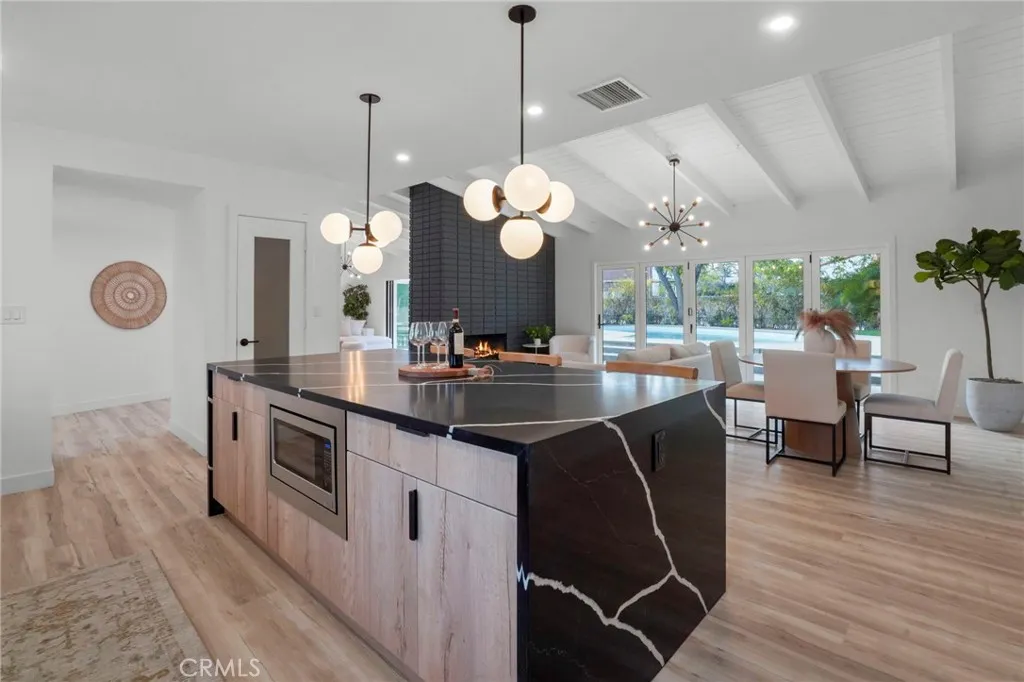 4801 Almidor Avenue, Woodland Hills, California 91364 home-pic-27