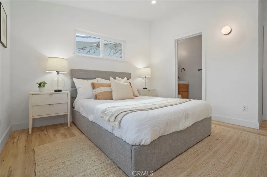 4801 Almidor Avenue, Woodland Hills, California 91364 home-pic-16