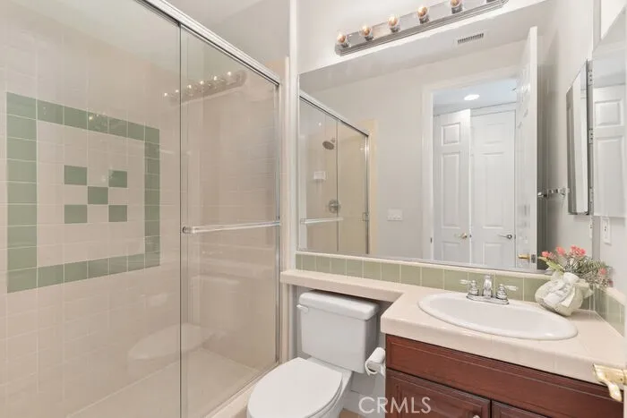 Bathroom 4: down stiars