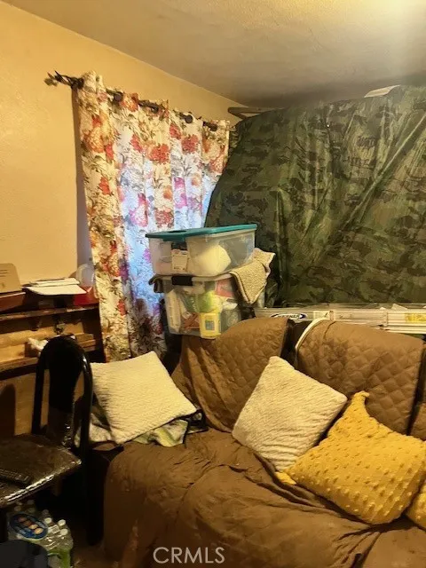 1418 W 70th Street, Los Angeles, California 90047 home-pic-2