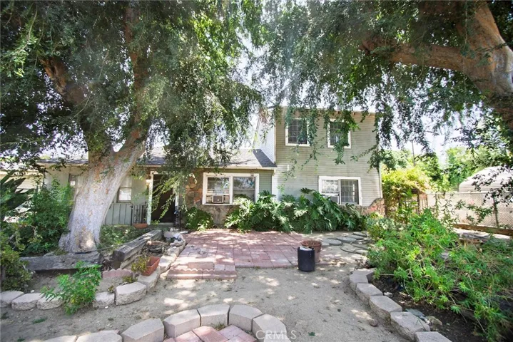 8512 Newcastle Avenue, Northridge, California 91325