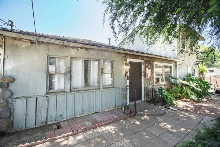 8512 Newcastle Avenue, Northridge, California 91325
