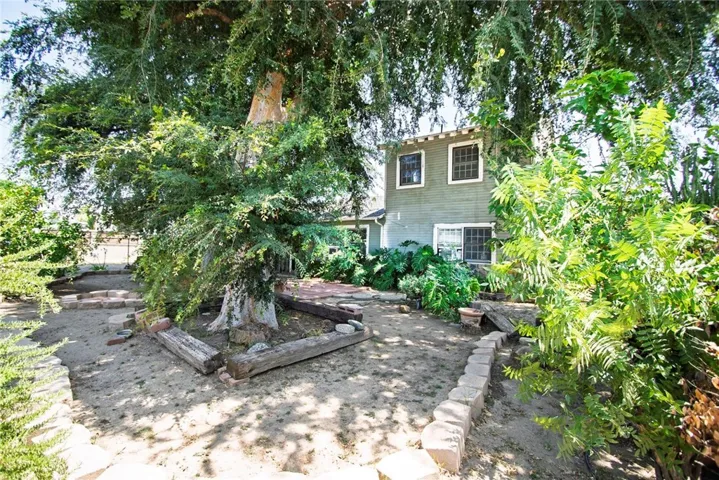 8512 Newcastle Avenue, Northridge, California 91325