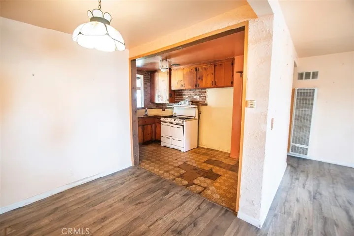8512 Newcastle Avenue, Northridge, California 91325