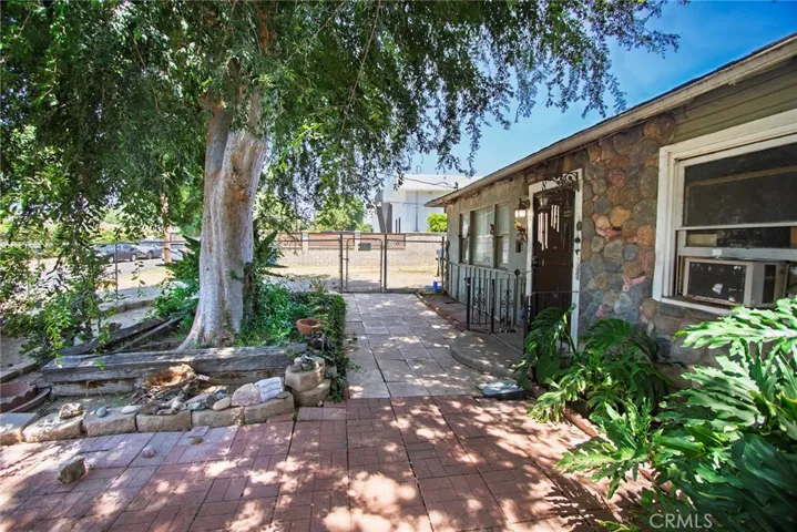 8512 Newcastle Avenue, Northridge, California 91325