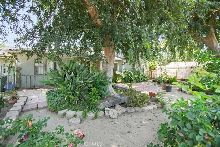 8512 Newcastle Avenue, Northridge, California 91325