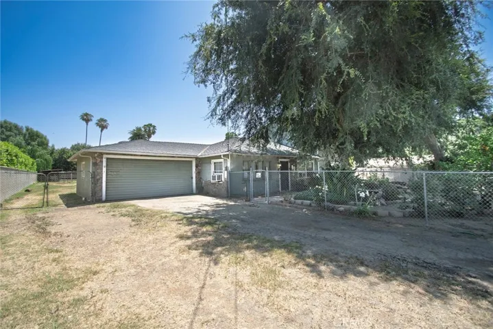 8512 Newcastle Avenue, Northridge, California 91325