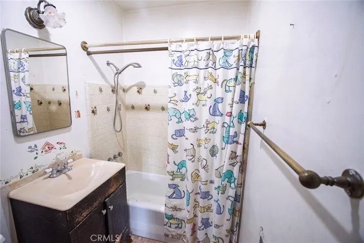8512 Newcastle Avenue, Northridge, California 91325