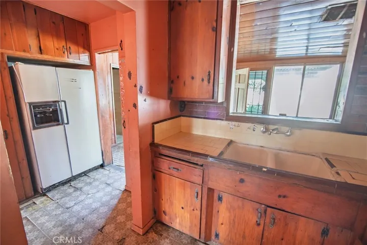 8512 Newcastle Avenue, Northridge, California 91325