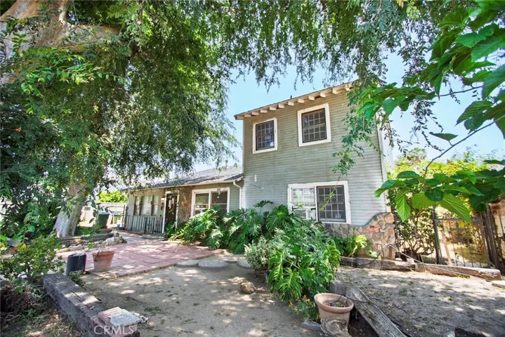 8512 Newcastle Avenue, Northridge, California 91325