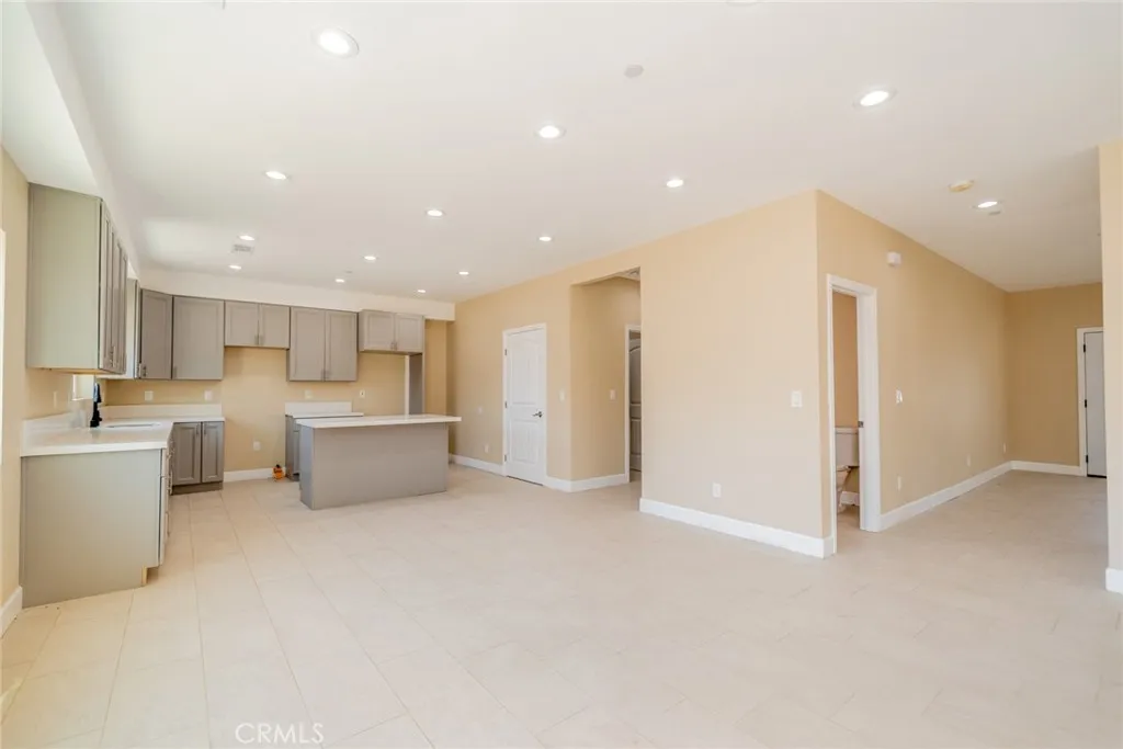 565 N Meridian Avenue, San Bernardino, California 92410 home-pic-11
