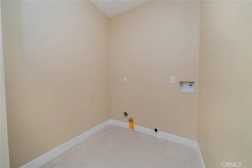 565 N Meridian Avenue, San Bernardino, California 92410 home-pic-17