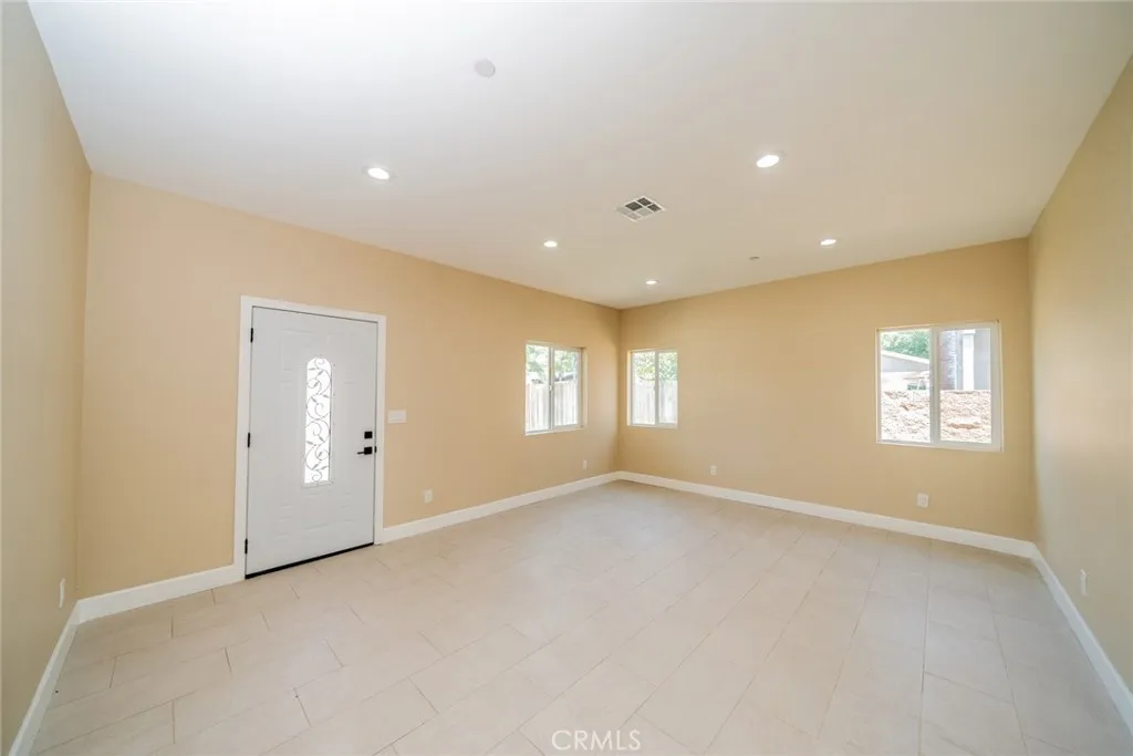 565 N Meridian Avenue, San Bernardino, California 92410 home-pic-4