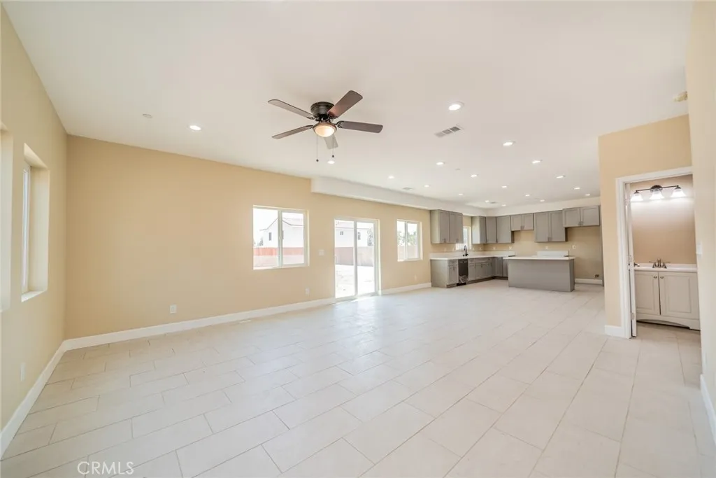 565 N Meridian Avenue, San Bernardino, California 92410 home-pic-16