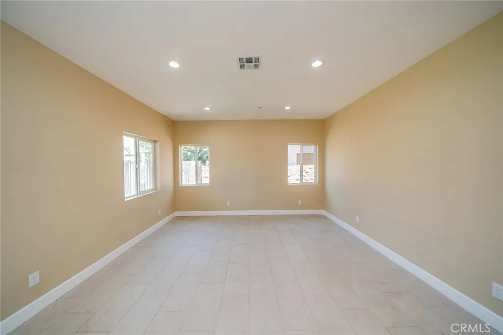 565 N Meridian Avenue, San Bernardino, California 92410 home-pic-6