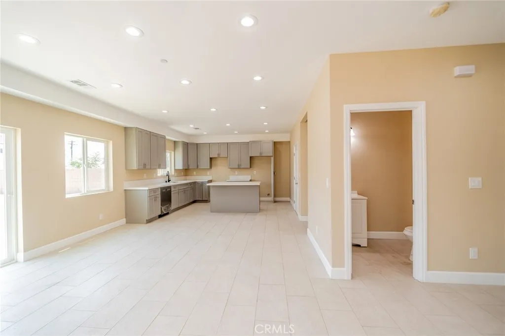 565 N Meridian Avenue, San Bernardino, California 92410 home-pic-10