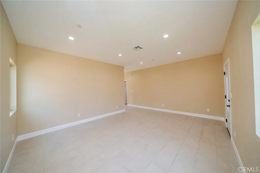 565 N Meridian Avenue, San Bernardino, California 92410 home-pic-8