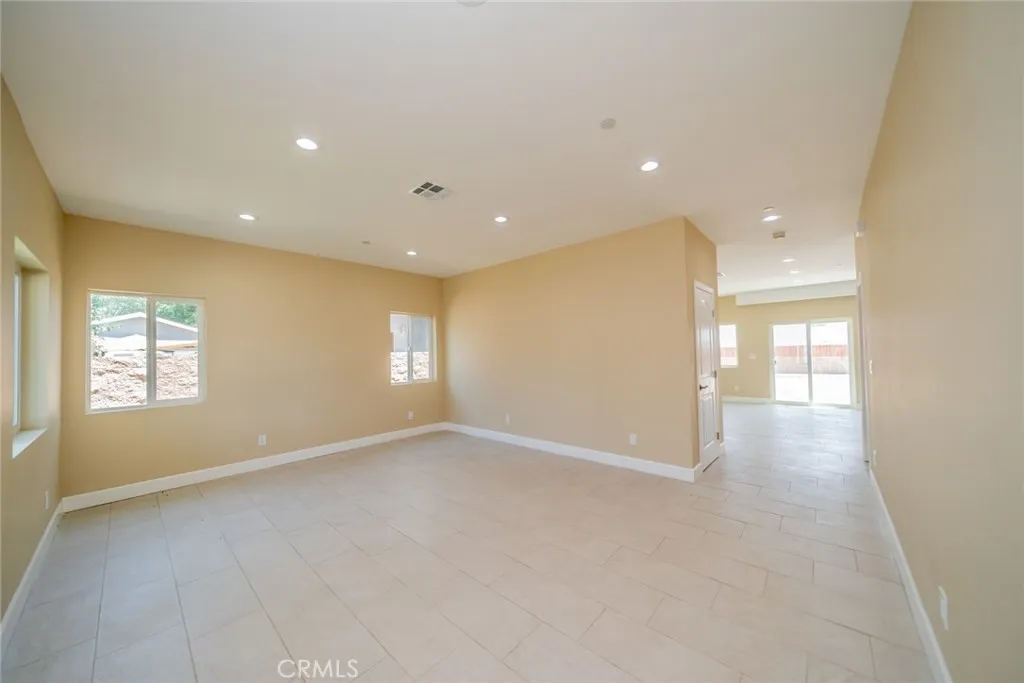 565 N Meridian Avenue, San Bernardino, California 92410 home-pic-5