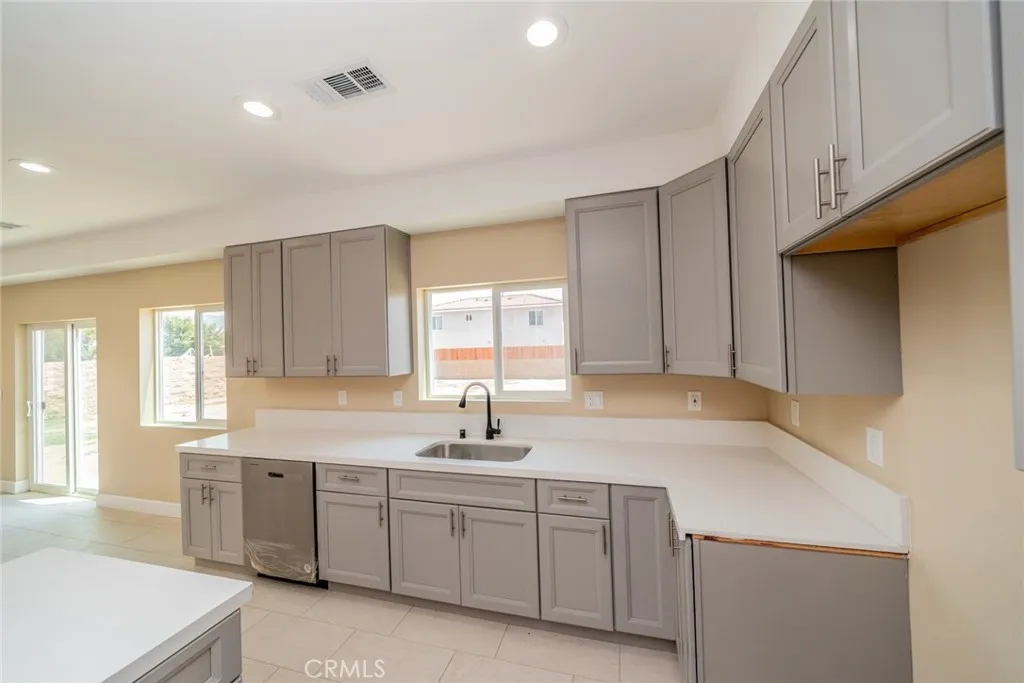 565 N Meridian Avenue, San Bernardino, California 92410 home-pic-18