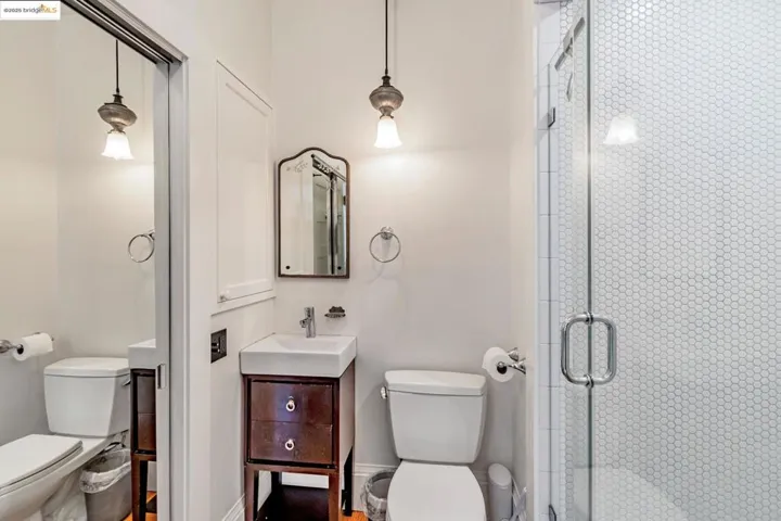 Back unit bathroom