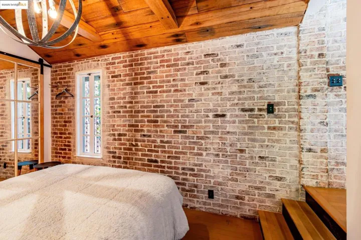 Back unit bedroom