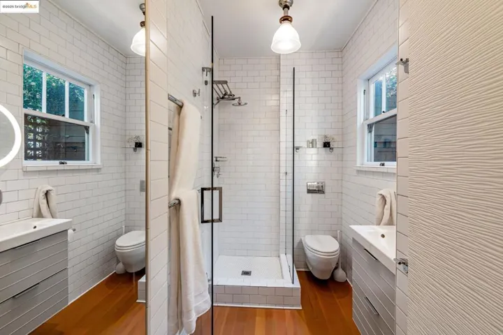 Back unit bathroom