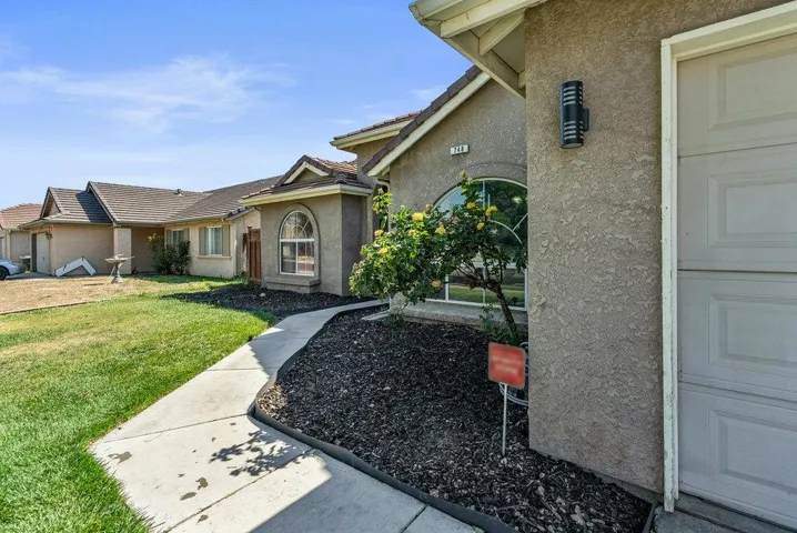 748 Ashbury Court, Los Banos, California 93635