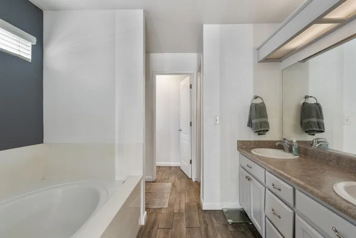 748 Ashbury Court, Los Banos, California 93635
