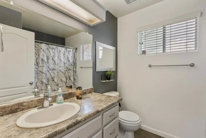 748 Ashbury Court, Los Banos, California 93635