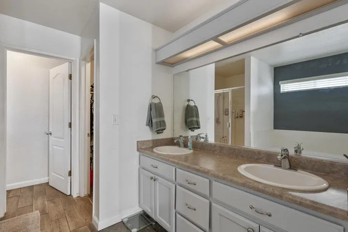 748 Ashbury Court, Los Banos, California 93635