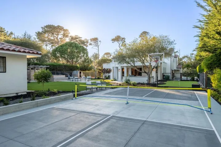 543 Asilomar Boulevard, Pacific Grove, California 93950