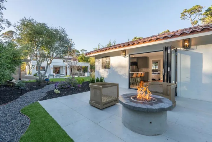 543 Asilomar Boulevard, Pacific Grove, California 93950