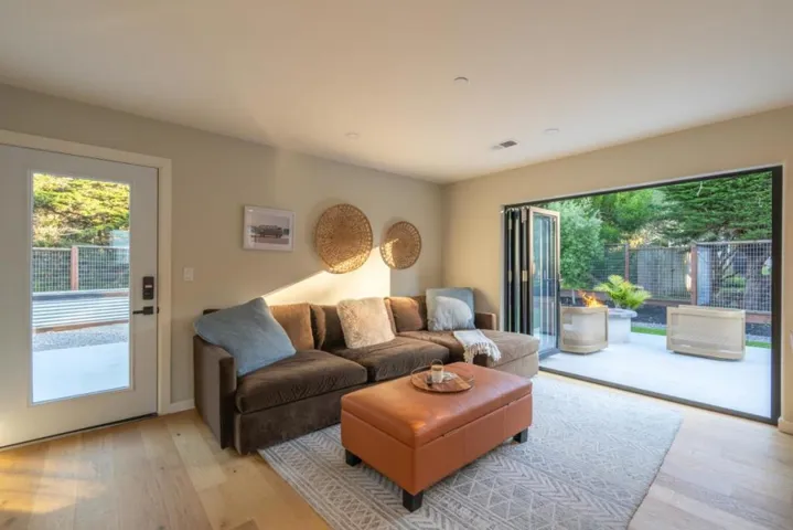 543 Asilomar Boulevard, Pacific Grove, California 93950