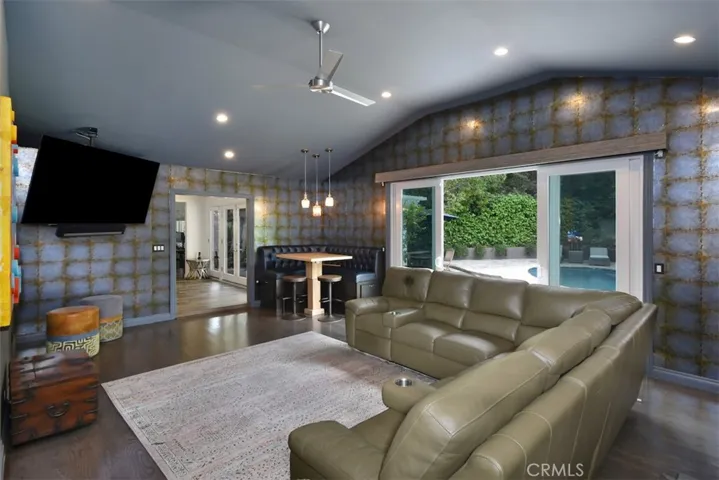 4303 Bonavita Drive, Encino, California 91436